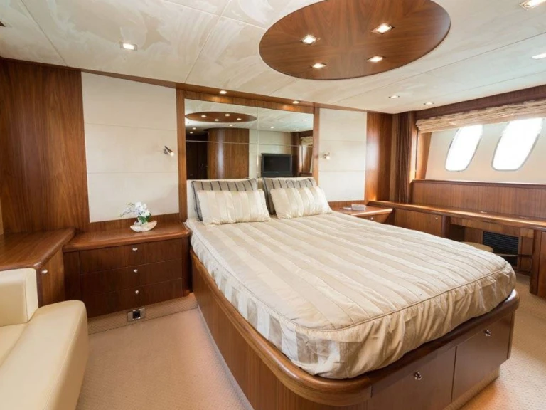Location à Golfe-Juan - Sunseeker Predator 72 sur SamBoat