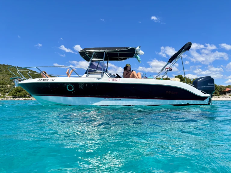 Bateau à moteur à louer à Trogir au meilleur prix