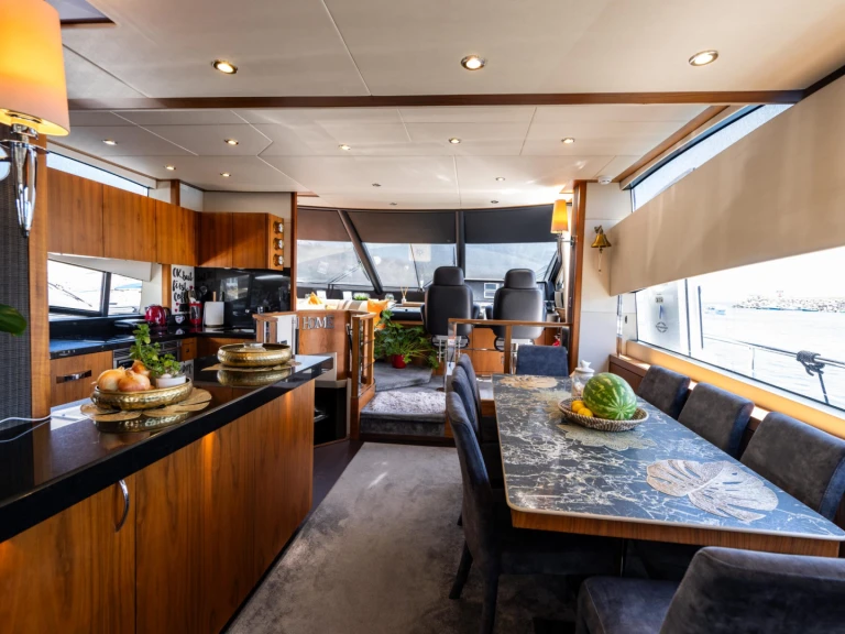 Location bateau Sunseeker Manhattan 73 à San Ġiljan sur Samboat
