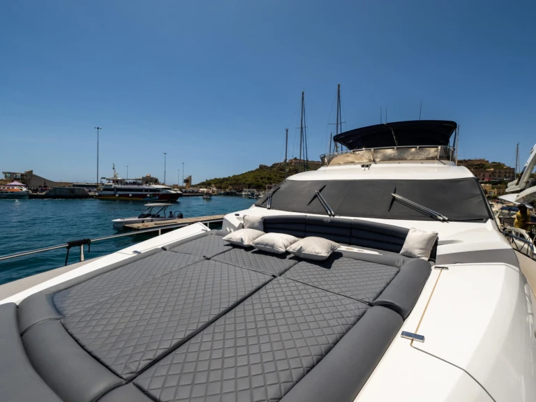 Yacht à louer à San Ġiljan au meilleur prix
