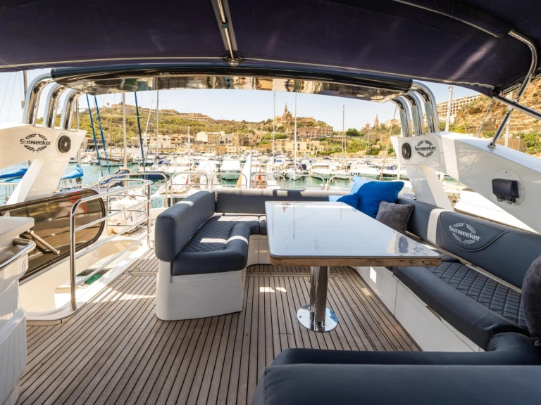 Sunseeker Manhattan 73 a louer à San Ġiljan