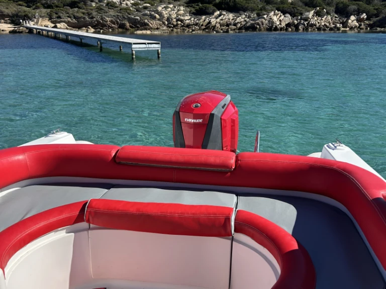 Revenger Revenger 25.5 a louer à La Maddalena