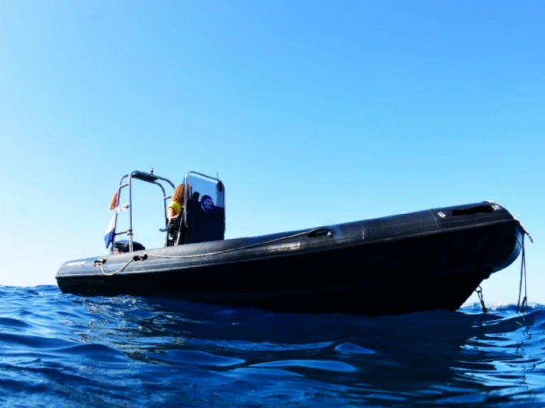 Louez un Zodiac Explorer 640 à Las Galletas