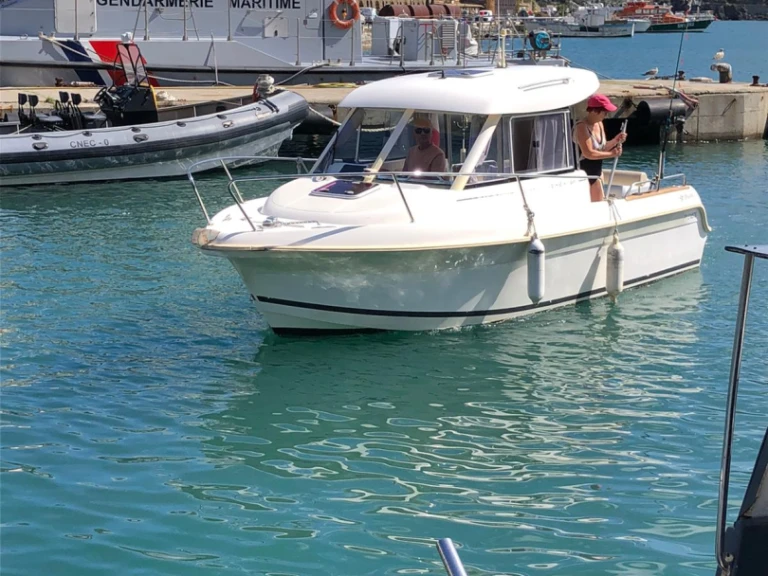 Location Bateau à moteur à France - Jeanneau Merry Fisher 650