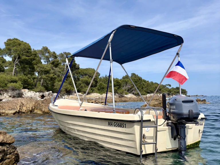 Bateau à moteur à louer à Mandelieu-la-Napoule au meilleur prix