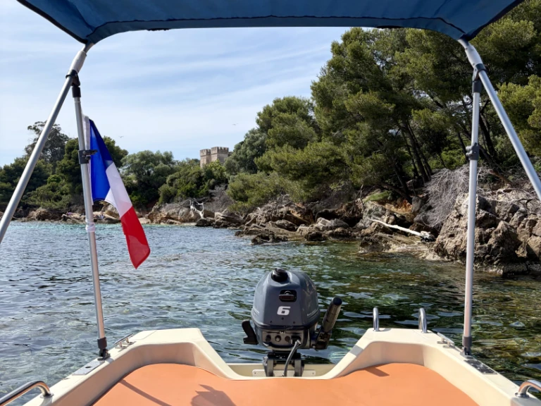 Location bateau Janusz Bartosinsko BA-420 à Mandelieu-la-Napoule sur Samboat