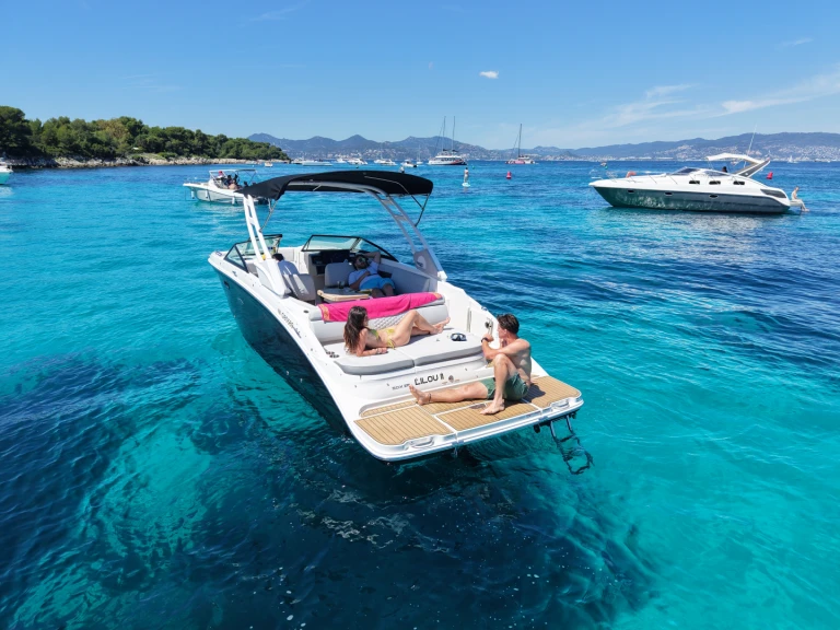 Bateau à moteur à louer à Port La Napoule au meilleur prix