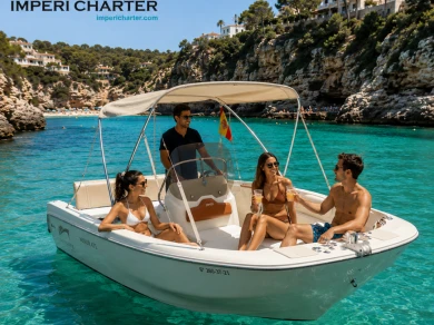 Hire Motorboat Invictus  with a boat licence
