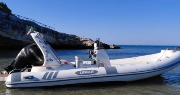 Legar Legar 6.70 a louer à Vieste