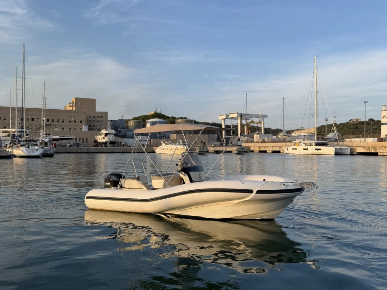 Location bateau Zodiac NZ= 600 à Marina deportiva de Menorca sur Samboat