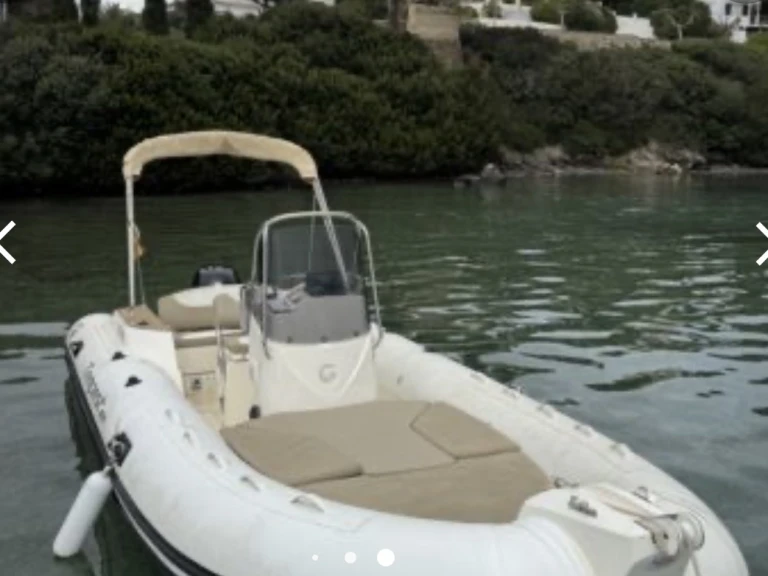 Louer Semi-rigide avec ou sans skipper Capelli à Marina deportiva de Menorca