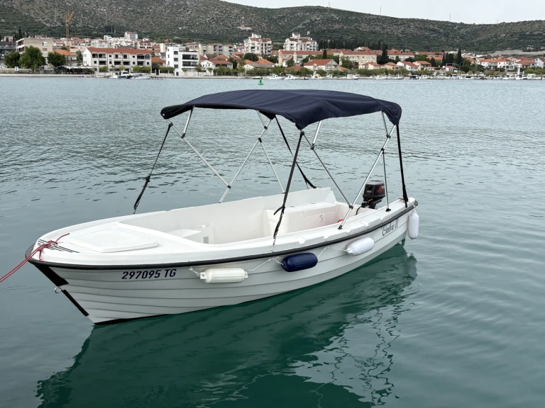 Bateau à moteur à louer à Trogir au meilleur prix