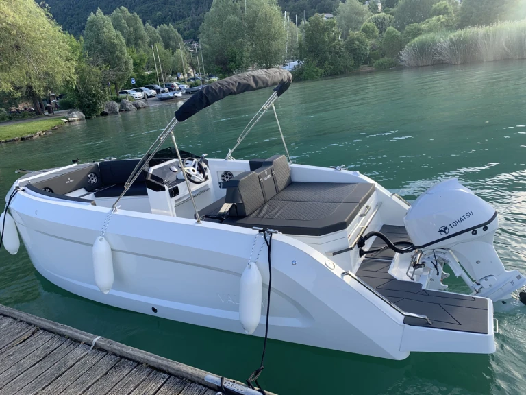 Location Bateau à moteur à Annecy - Valory V620