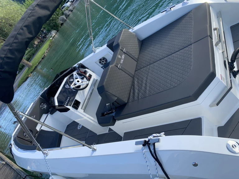 Location bateau Valory V620 à Annecy sur Samboat