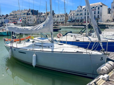 Bareboat Rental Sailboat Bénéteau with a boat licence