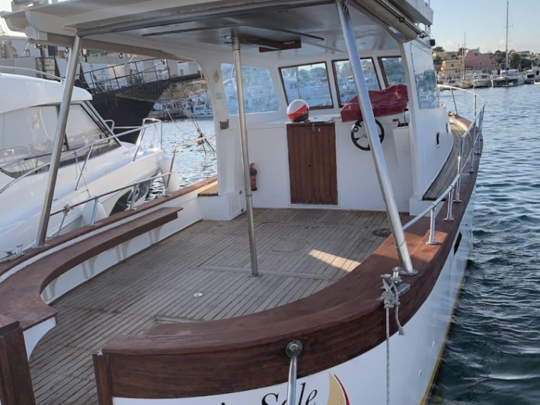 Louez un Gozzo cabinato à Lampedusa