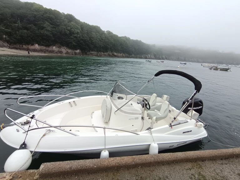 Location bateau Brest pas cher Activ 555 Open
