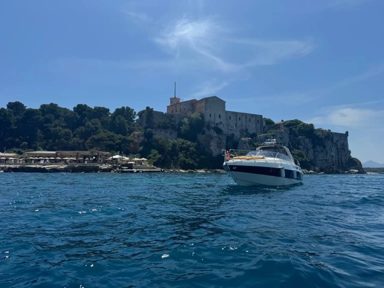Cranchi Endurance 41 a louer à Cannes