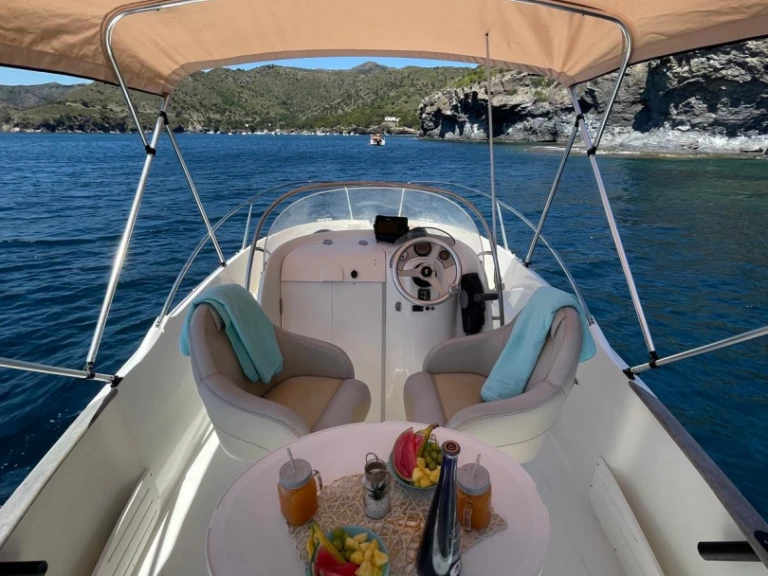 Bateau à moteur à louer à Roses au meilleur prix