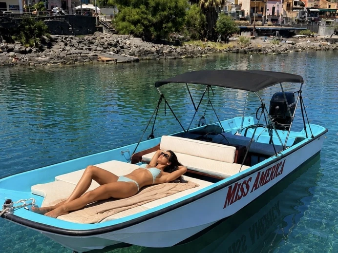 Boston Whaler Boston Whaler 17 a louer à Aci Trezza
