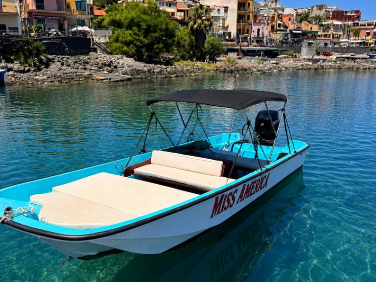 Location à Aci Trezza - Boston Whaler Boston Whaler 17 sur SamBoat