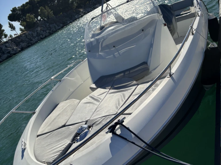 Louer Bateau à moteur avec ou sans skipper Bénéteau à Marseille