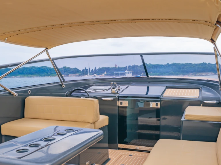 Location Bateau à moteur à Cannes - VanDutch VanDutch 40