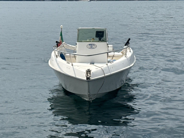 Bateau à moteur à louer à Angera au meilleur prix