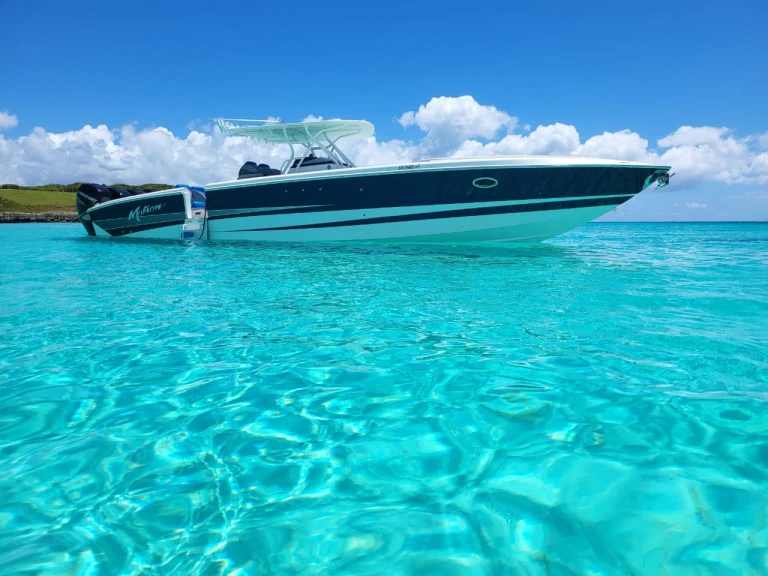 Location Bateau à moteur à Marigot - MOTION 42 SF