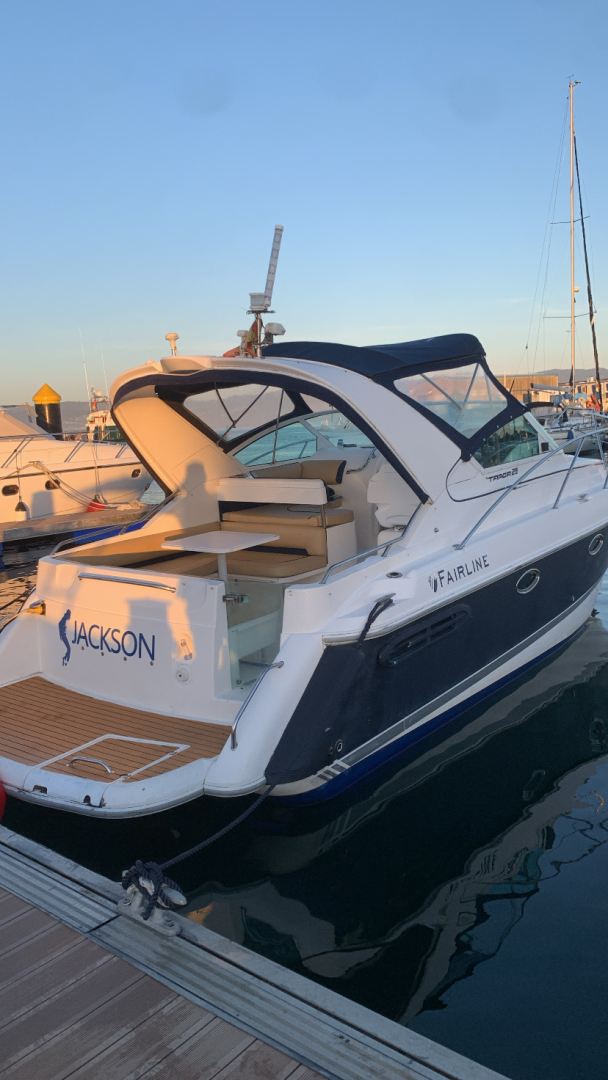 Louer Bateau à moteur avec ou sans skipper Fairline à Portonovo