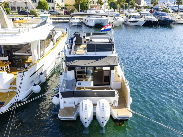 Louer Bateau à moteur avec ou sans skipper Jeanneau à Biograd na Moru