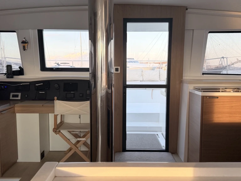 Bali Bali 4.8 (5+1 cab) a louer à Néa Péramos