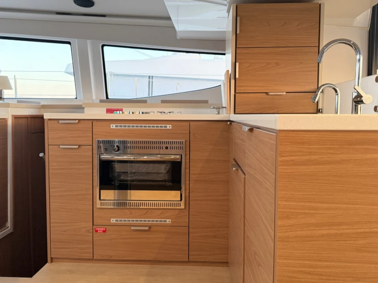 Catamaran à louer à Néa Péramos au meilleur prix