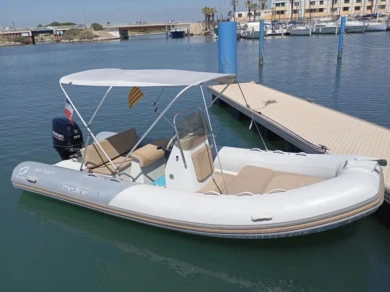 Yacht charter Antibes - Zodiac Medline 580 on SamBoat
