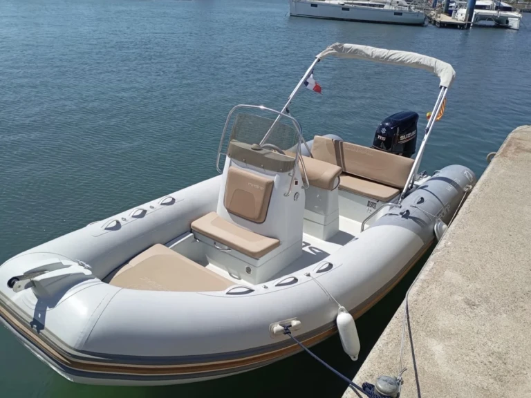 Louez un Zodiac Medline 580 à Antibes