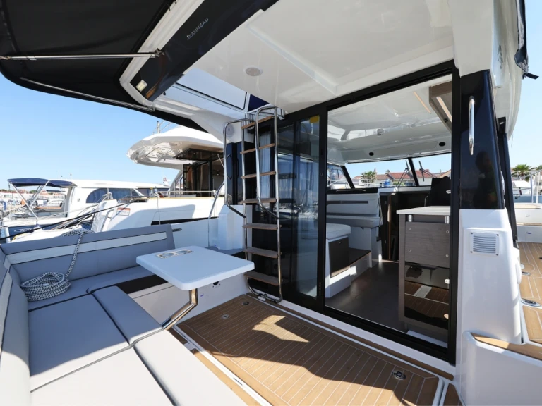 Louer Bateau à moteur avec ou sans skipper Jeanneau à Biograd na Moru