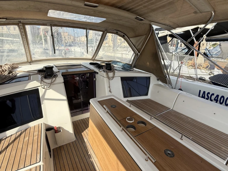 Location à Procida - Dufour Dufour 430 Grand Large sur SamBoat