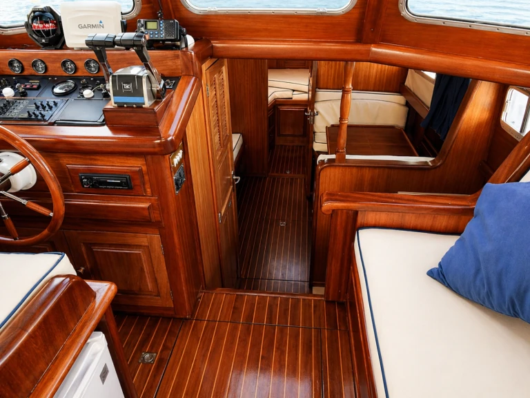 Bateau à moteur à louer à Port Mahon au meilleur prix