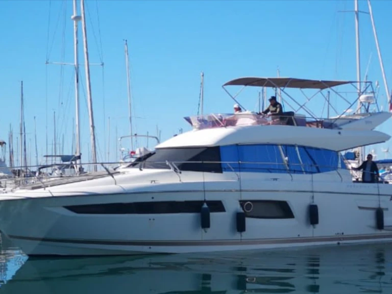 Location bateau Cannes pas cher Prestige 500 Fly