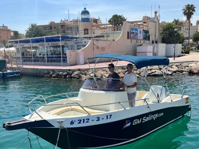 Location Bateau à moteur Shiren avec permis