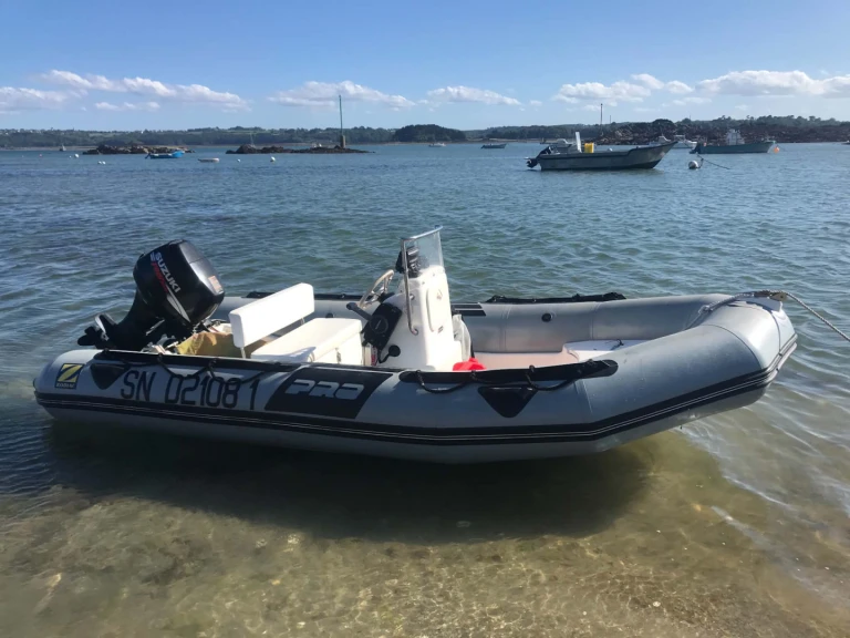 Louer Semi-rigide avec ou sans skipper Zodiac à Ploubazlanec