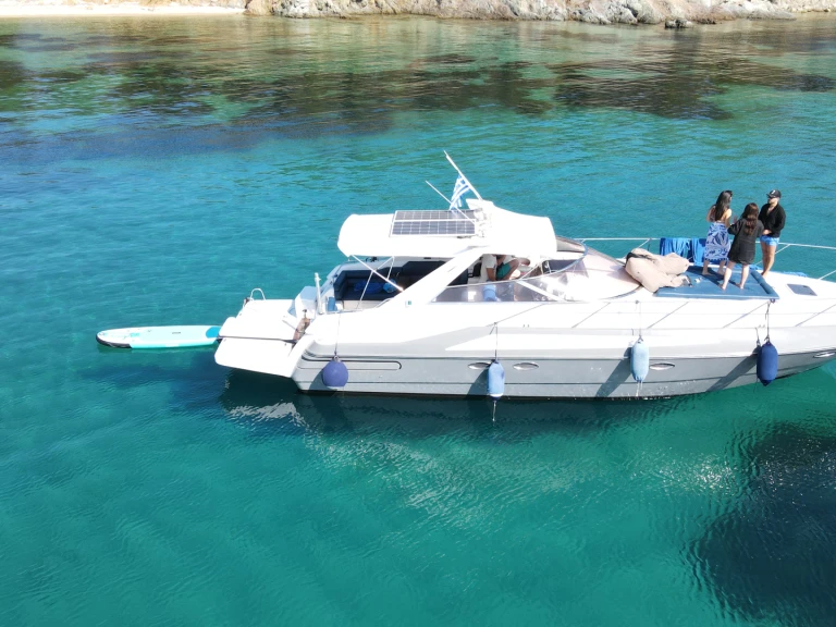 Bateau à moteur à louer à Pefkochóri au meilleur prix