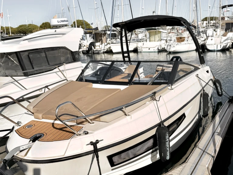 Location Bateau à moteur à Port-Camargue - Quicksilver Activ 755 Cruiser