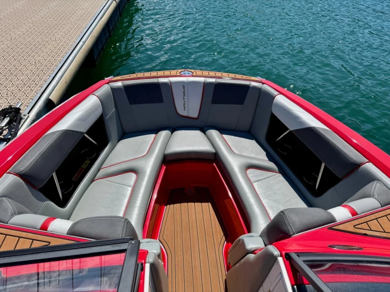Louez un Nautique Correct Craft g21 à Aix-les-Bains
