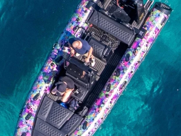 Location bateau Le Brusc pas cher OCEAN SKULL AL650