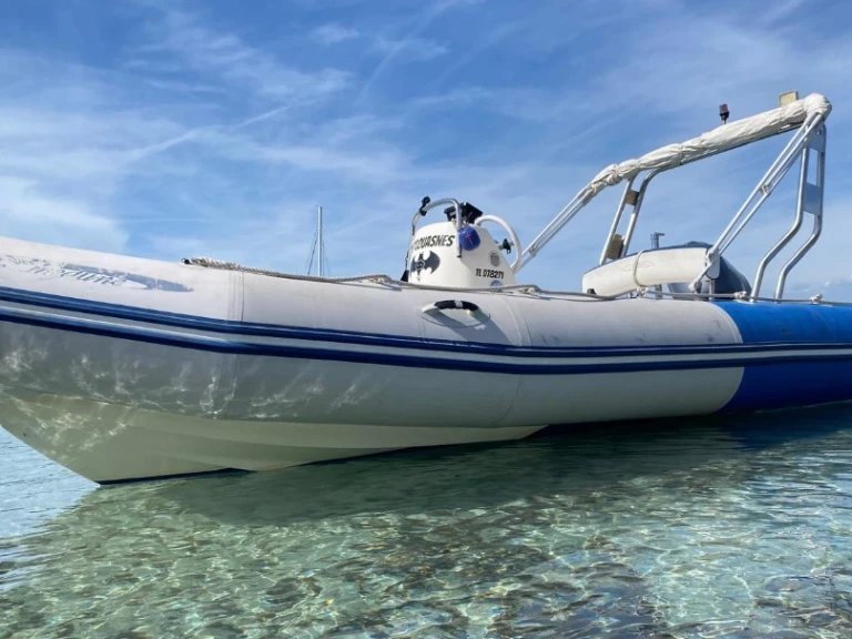 Louer Semi-rigide avec ou sans skipper Zodiac à Le Brusc