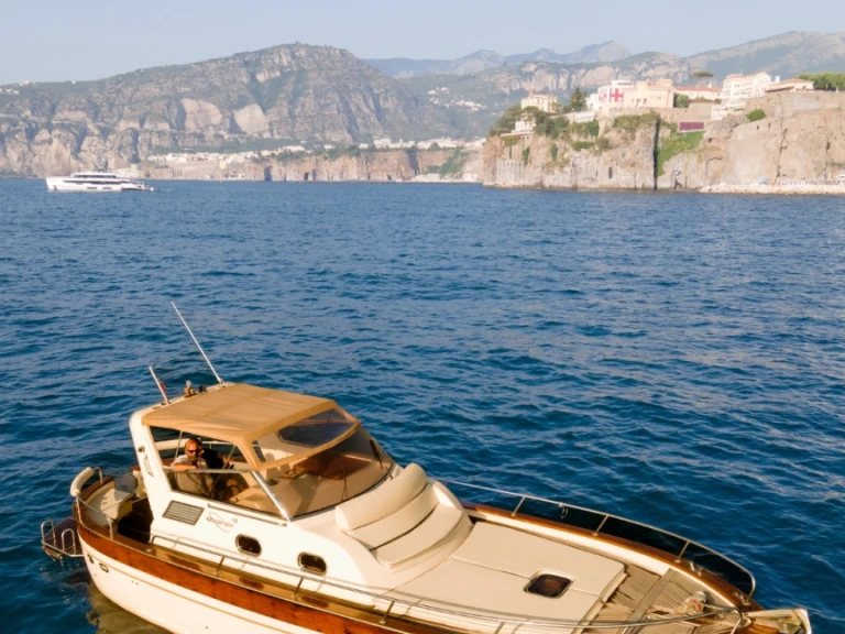 Location Bateau à moteur Apreamare avec permis