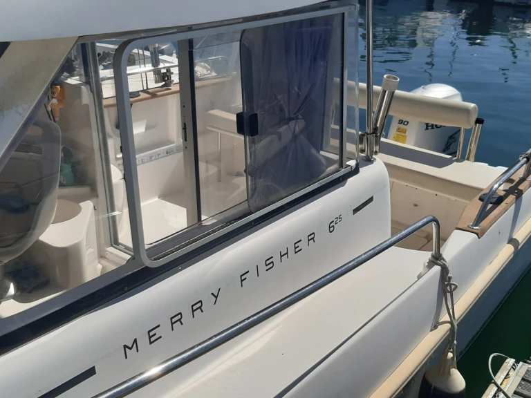 Louer Bateau à moteur avec ou sans skipper Jeanneau à France