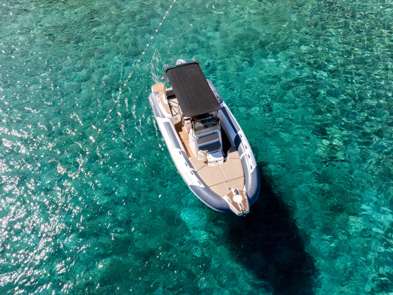 Louez un Marlin Boat 790 Pro Dynamic à Hvar