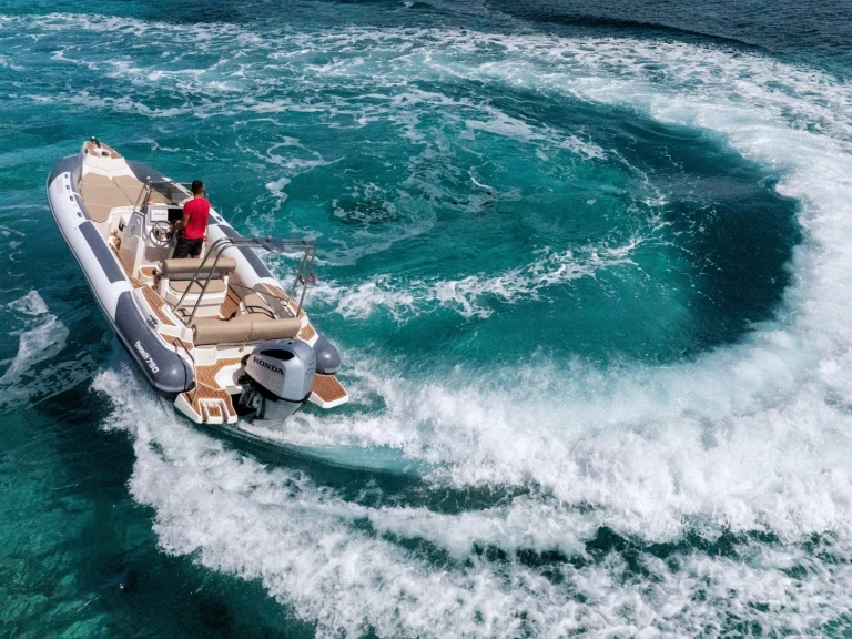 Location bateau Hvar pas cher 790 Pro Dynamic